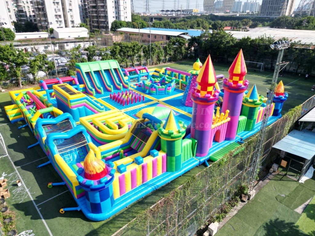 GF2-160 Ultimate Giant Inflatable Kingdom